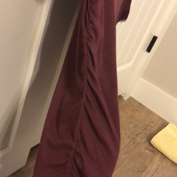 Maroon blouse with detailed sleeve - Picture 4 of 4
